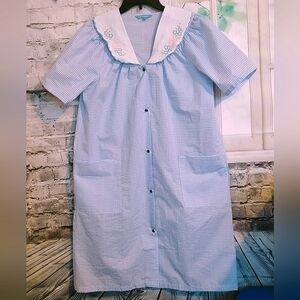 HOUSECOAT SNAP FRONT CLOSURE BLUE AND WHITE GINGHAM PATTERN WOMEN'S SIZE L